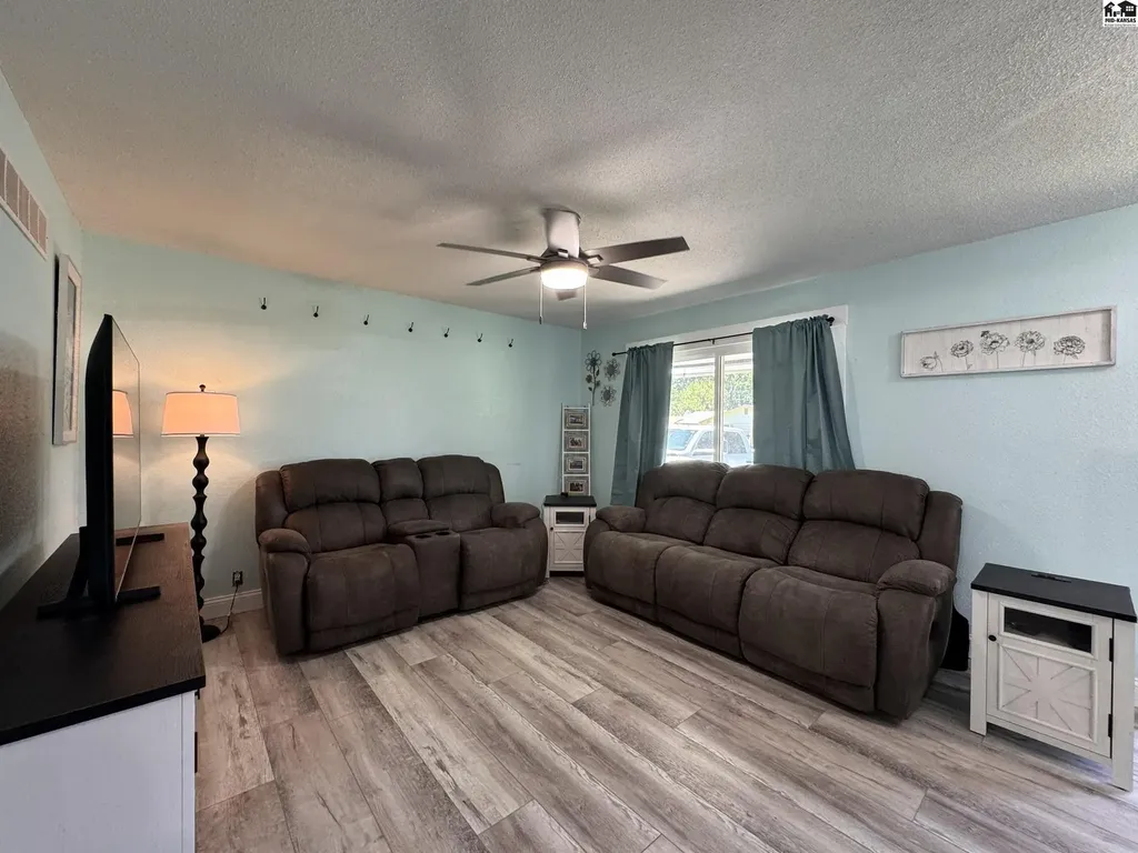 1005 E 32nd Avenue Hutchinson KS 67502