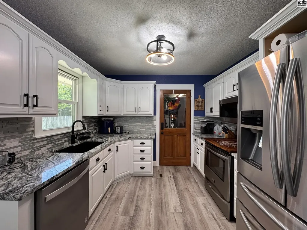 1005 E 32nd Avenue Hutchinson KS 67502