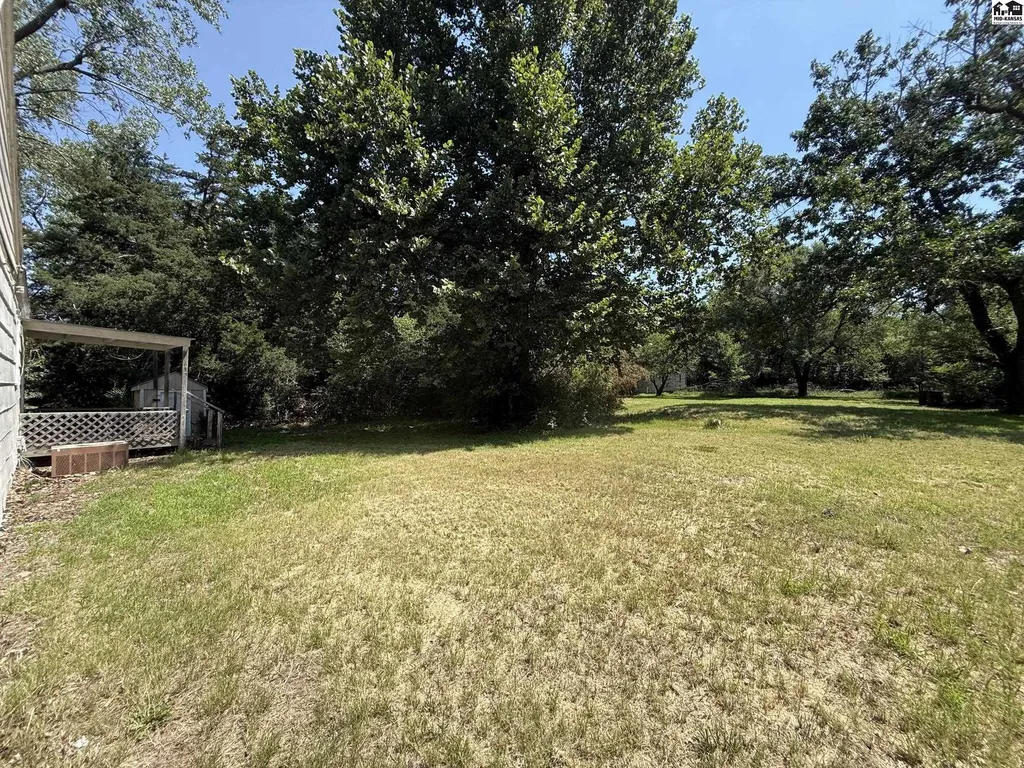 1418 N Barnes Lake Road Hutchinson KS 67501