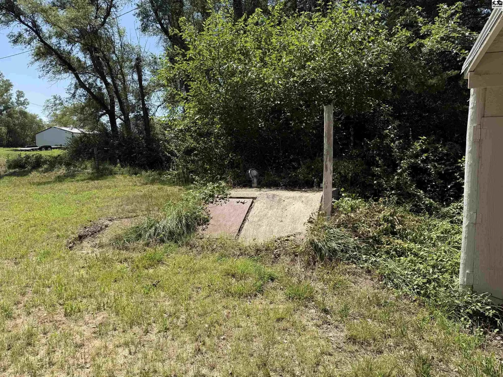 1418 N Barnes Lake Road Hutchinson KS 67501