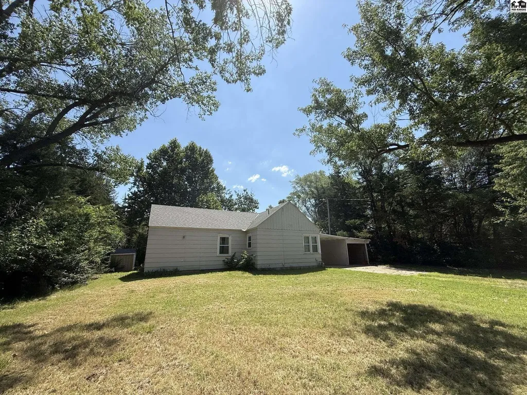 1418 N Barnes Lake Road Hutchinson KS 67501
