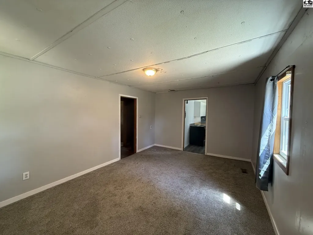 1418 N Barnes Lake Road Hutchinson KS 67501