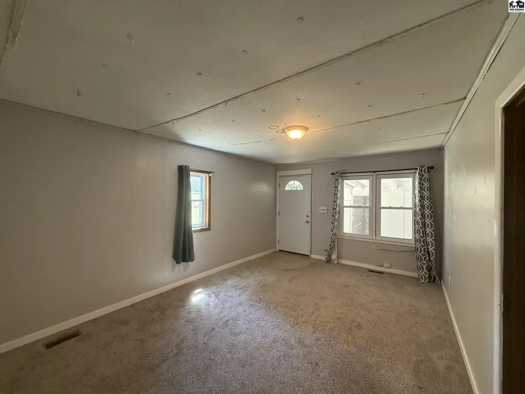 1418 N Barnes Lake Road Hutchinson KS 67501