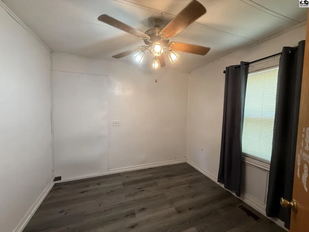 1418 N Barnes Lake Road Hutchinson KS 67501