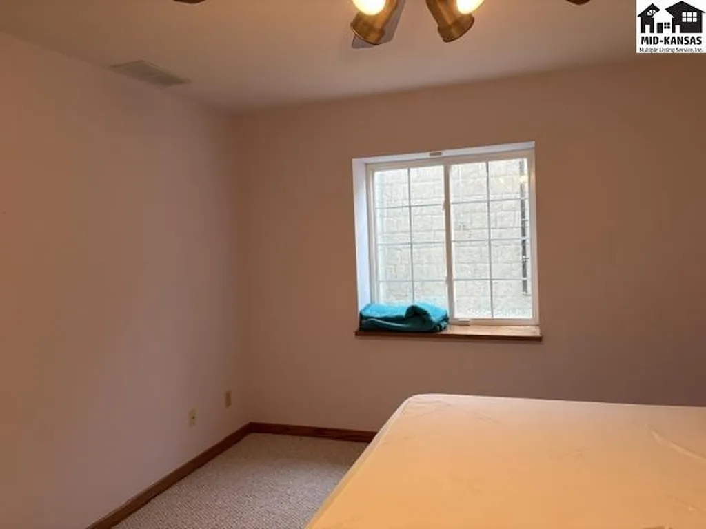 800 Virginia Court Hutchinson KS 67502