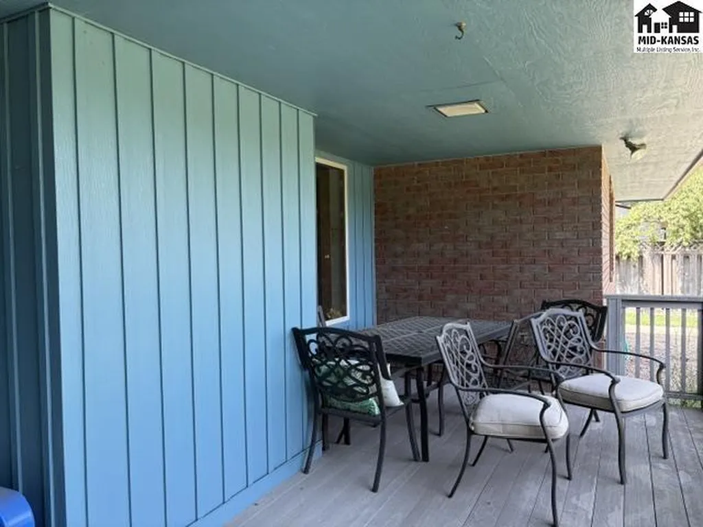 800 Virginia Court Hutchinson KS 67502