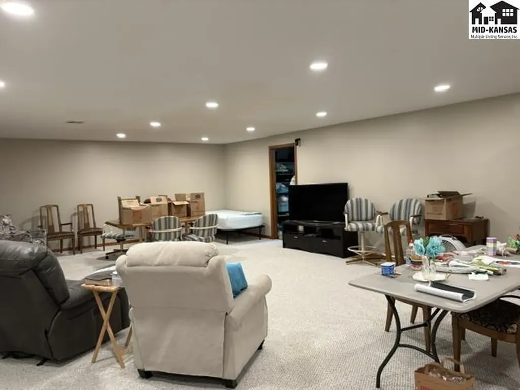 800 Virginia Court Hutchinson KS 67502