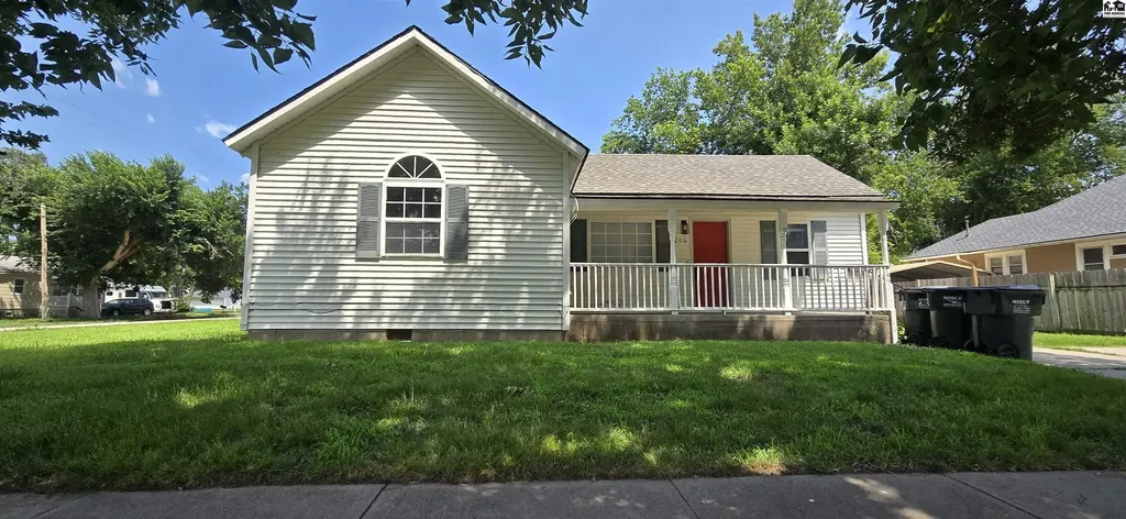 206 Pine Street Halstead KS 67056