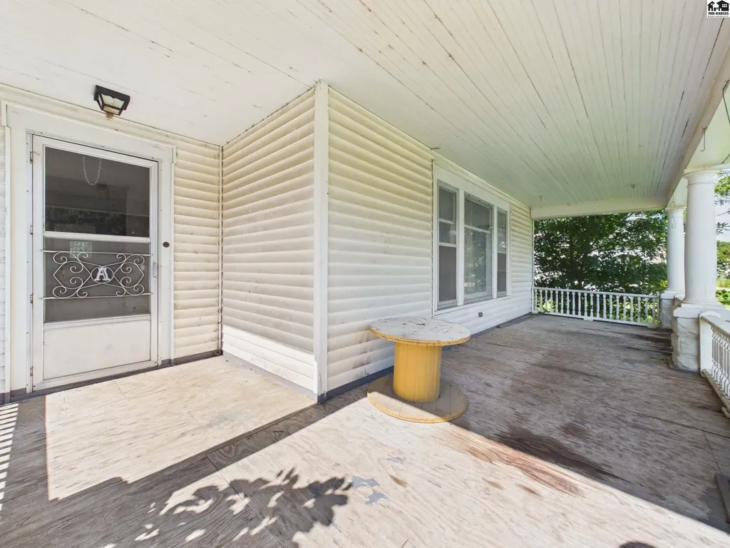 205 W 10th Avenue Hutchinson KS 67501