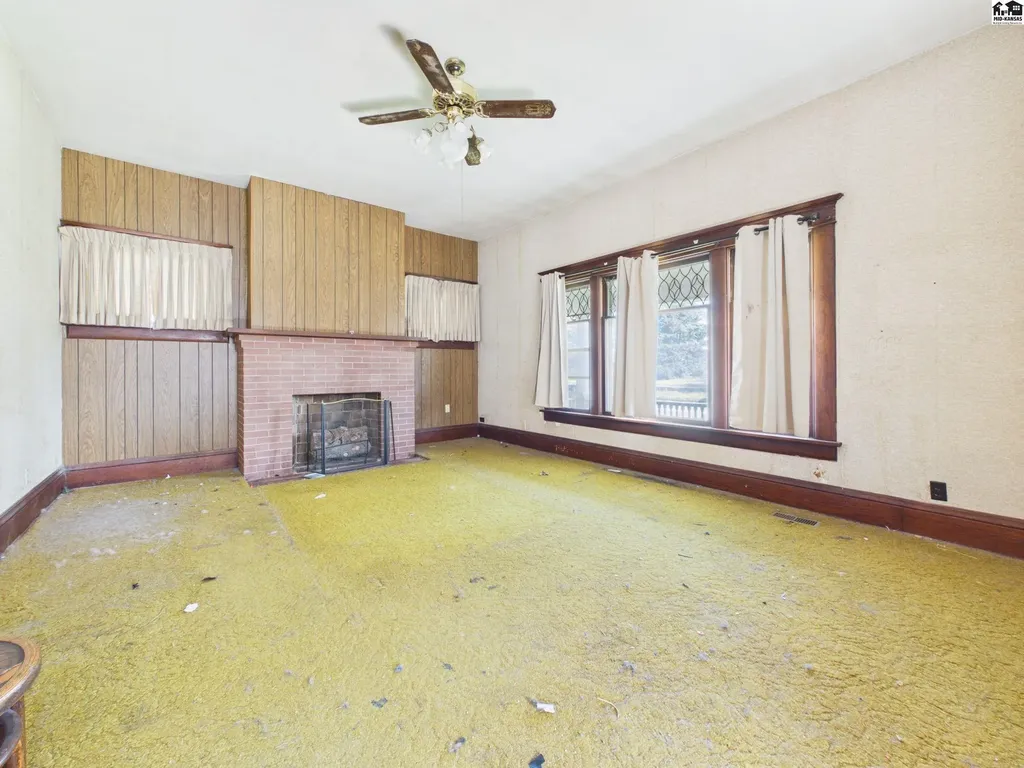 205 W 10th Avenue Hutchinson KS 67501