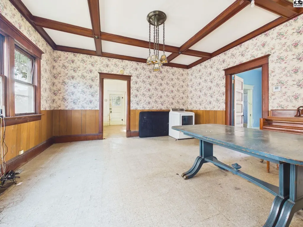 205 W 10th Avenue Hutchinson KS 67501