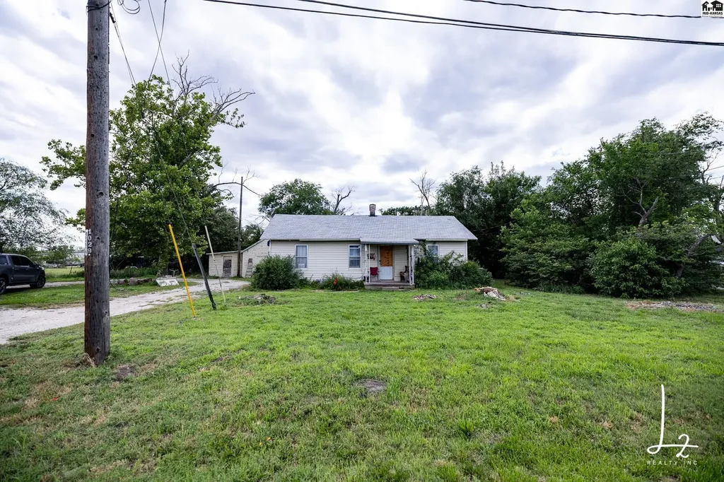 1029 N Hendricks Street Hutchinson KS 67501