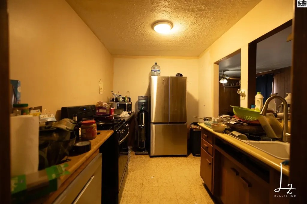 1029 N Hendricks Street Hutchinson KS 67501