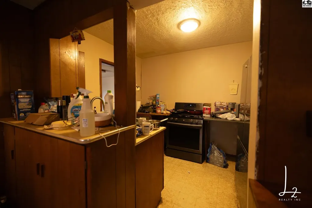 1029 N Hendricks Street Hutchinson KS 67501