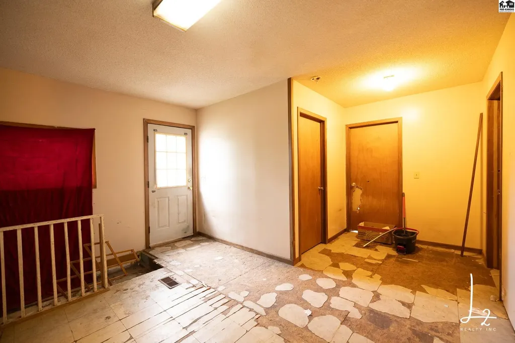 1029 N Hendricks Street Hutchinson KS 67501