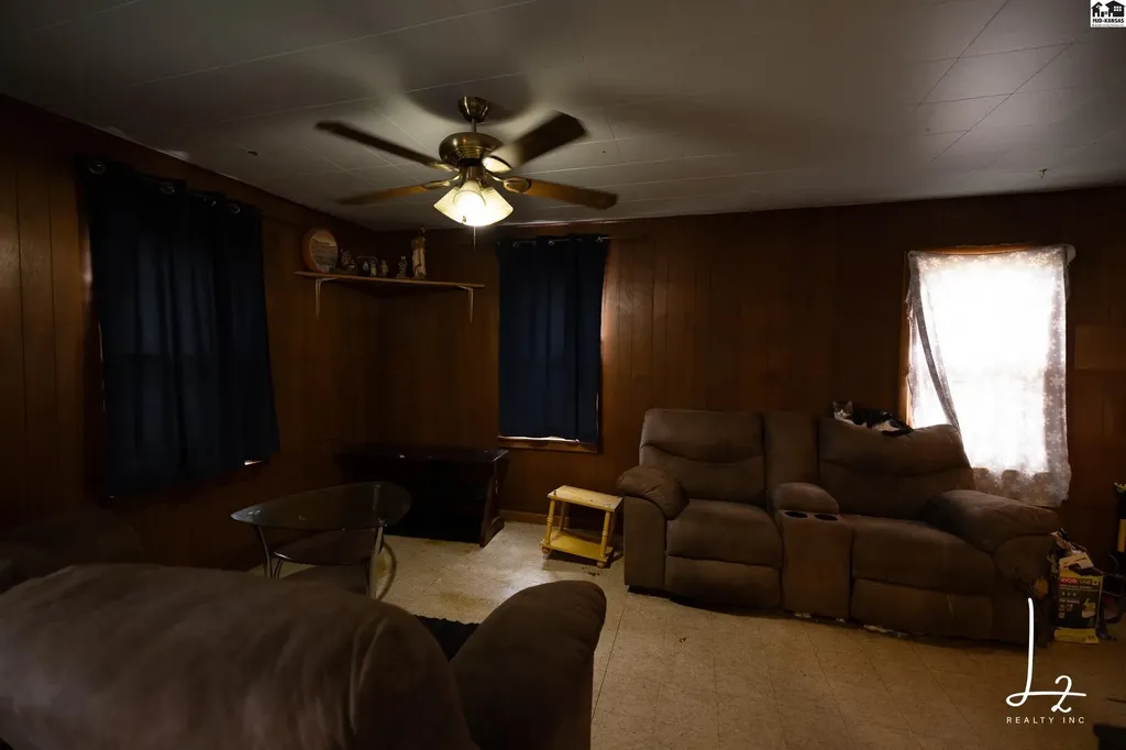 1029 N Hendricks Street Hutchinson KS 67501