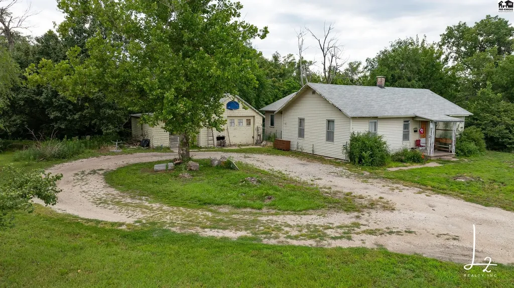 1029 N Hendricks Street Hutchinson KS 67501