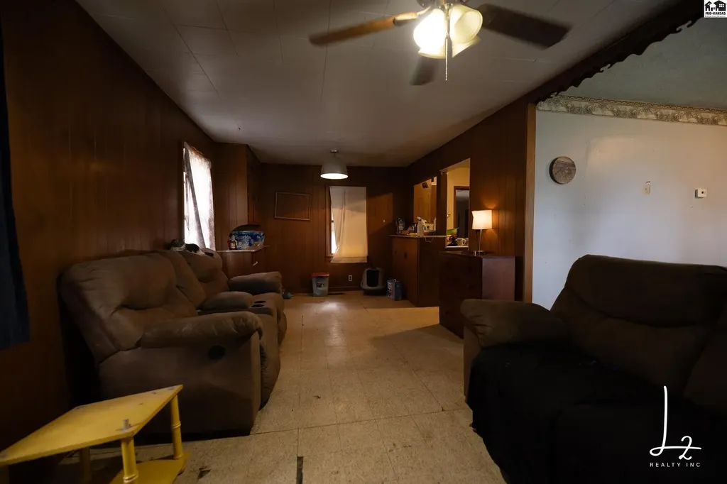 1029 N Hendricks Street Hutchinson KS 67501