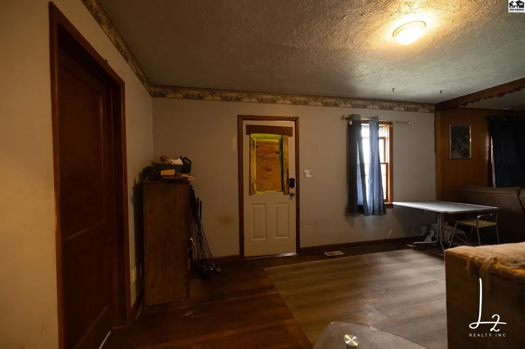 1029 N Hendricks Street Hutchinson KS 67501