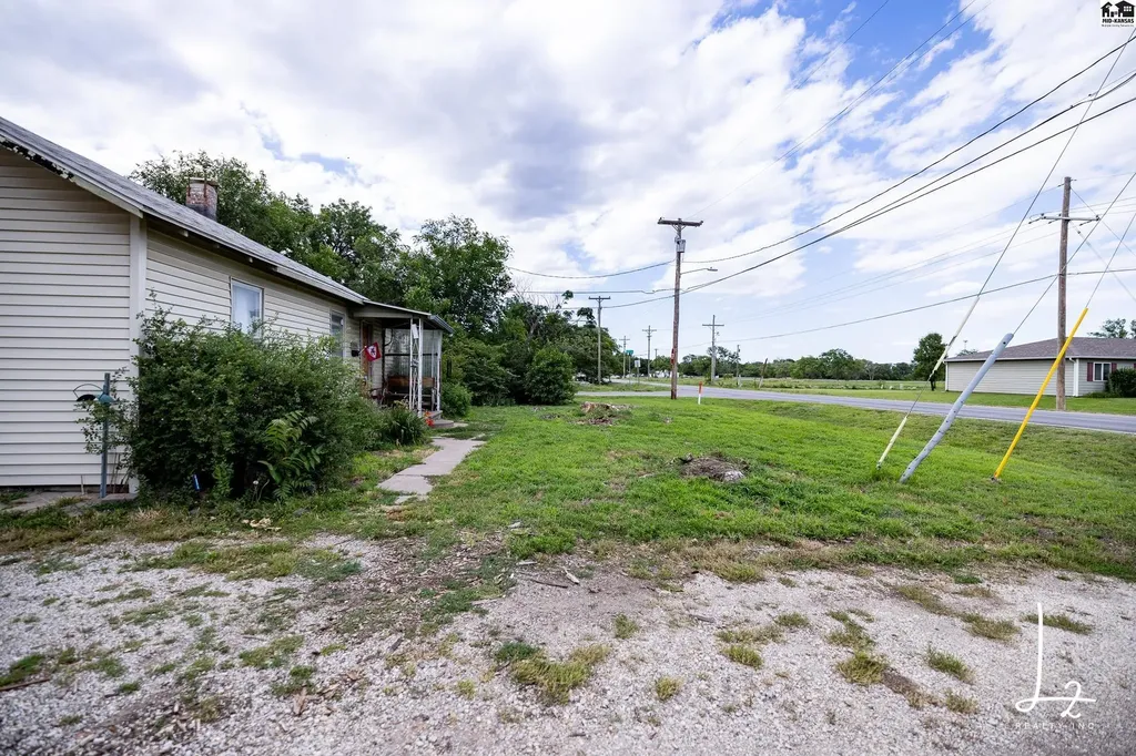 1029 N Hendricks Street Hutchinson KS 67501
