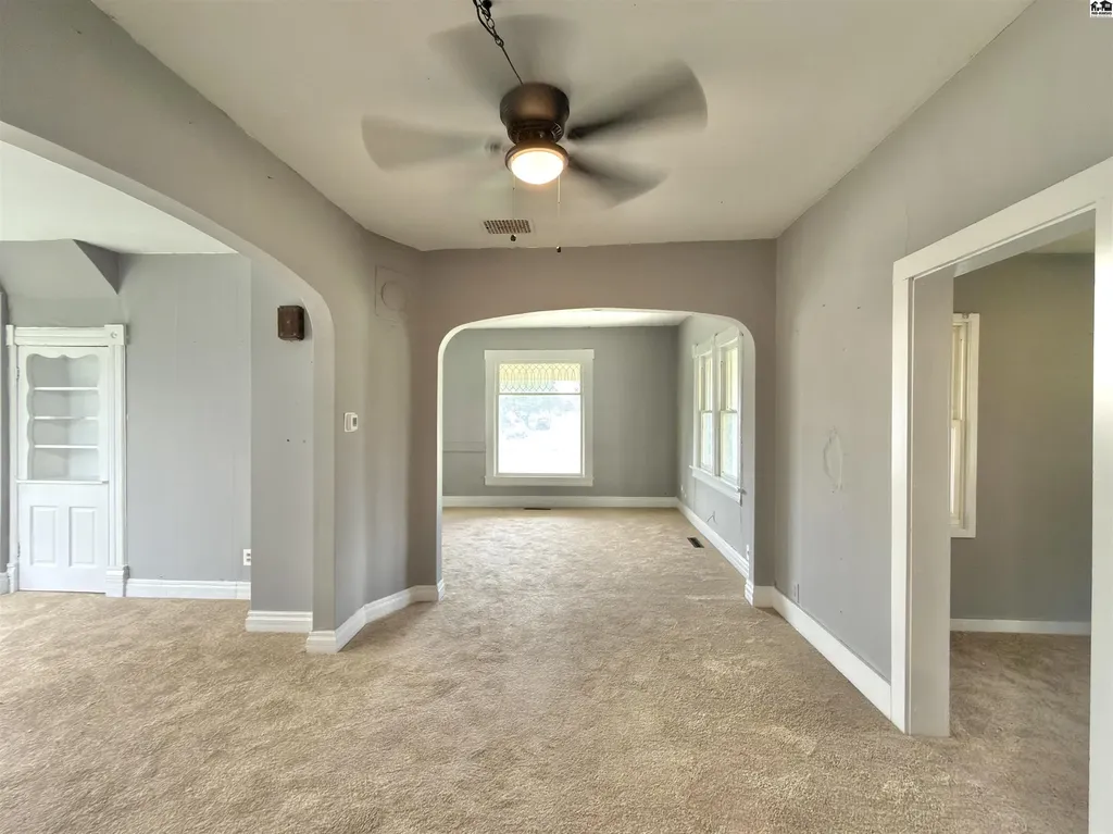 327 W 7th Avenue Hutchinson KS 67501