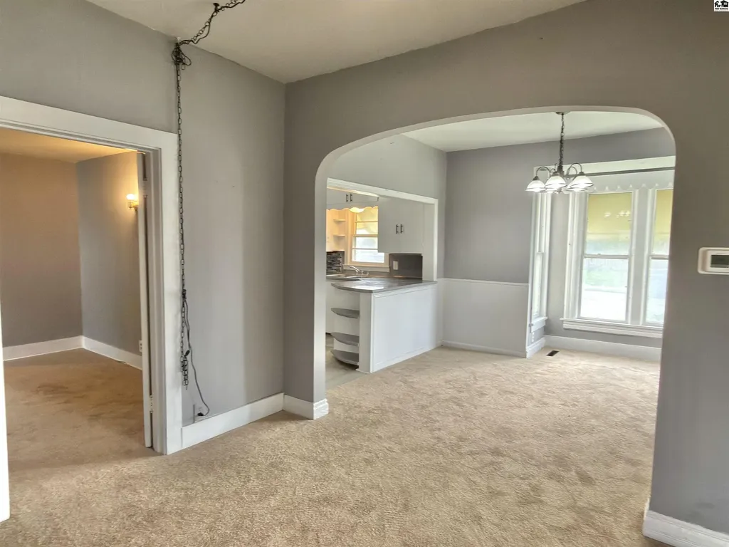 327 W 7th Avenue Hutchinson KS 67501