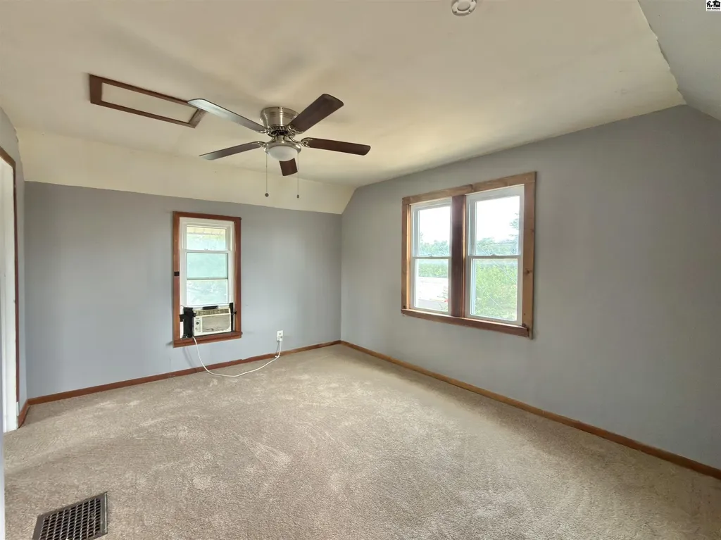 327 W 7th Avenue Hutchinson KS 67501