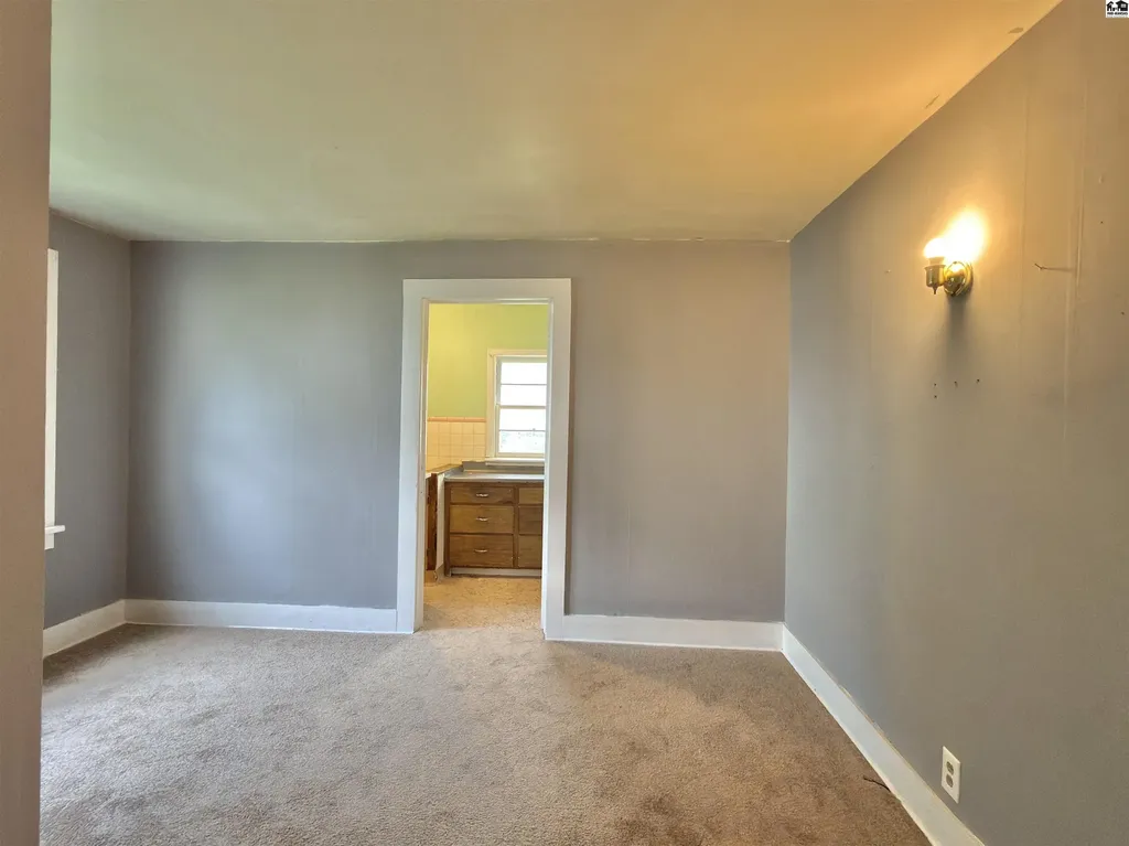 327 W 7th Avenue Hutchinson KS 67501