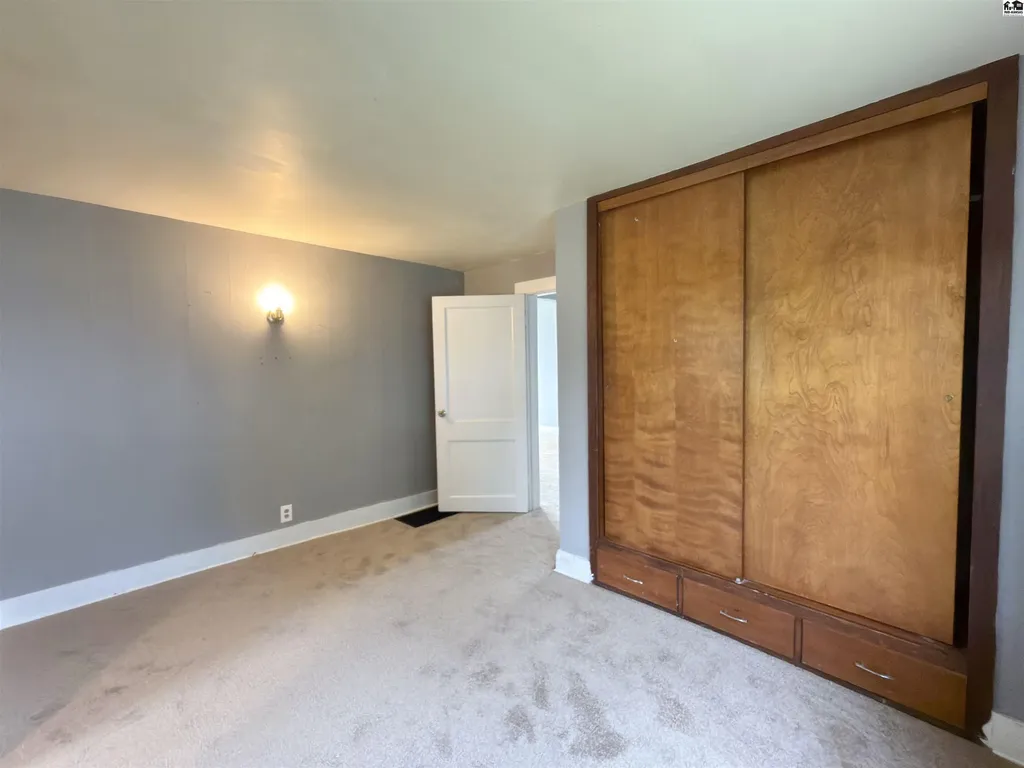 327 W 7th Avenue Hutchinson KS 67501