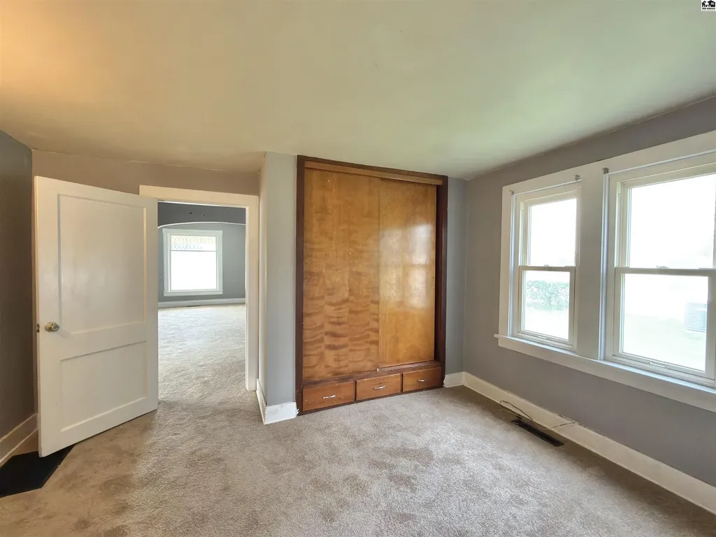 327 W 7th Avenue Hutchinson KS 67501