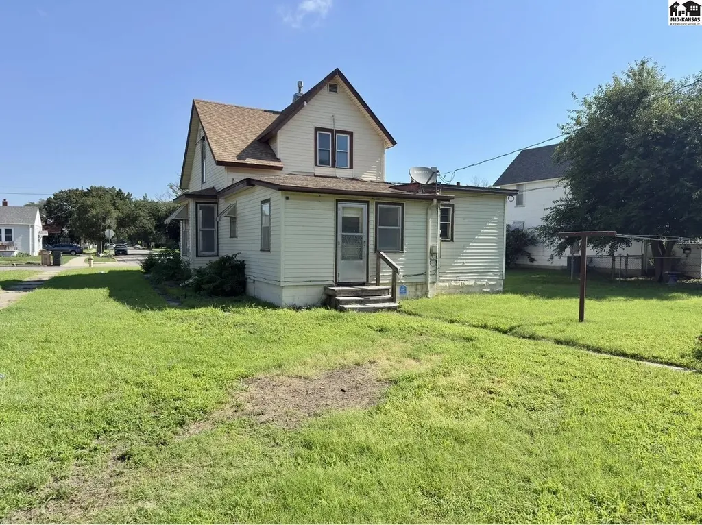 327 W 7th Avenue Hutchinson KS 67501