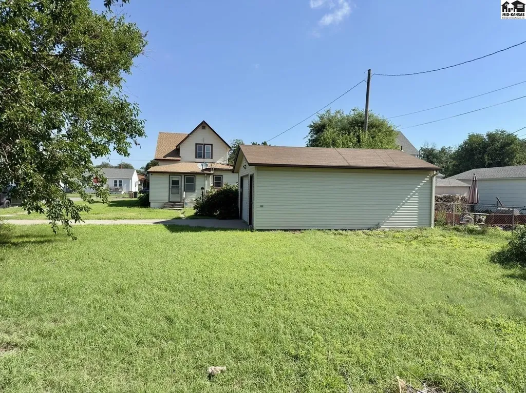 327 W 7th Avenue Hutchinson KS 67501
