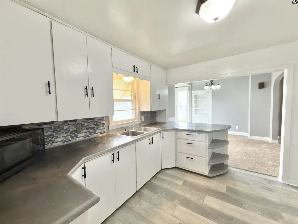 327 W 7th Avenue Hutchinson KS 67501