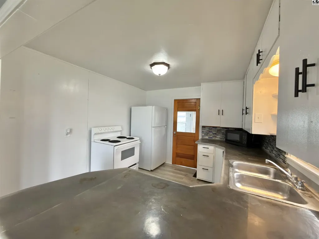 327 W 7th Avenue Hutchinson KS 67501