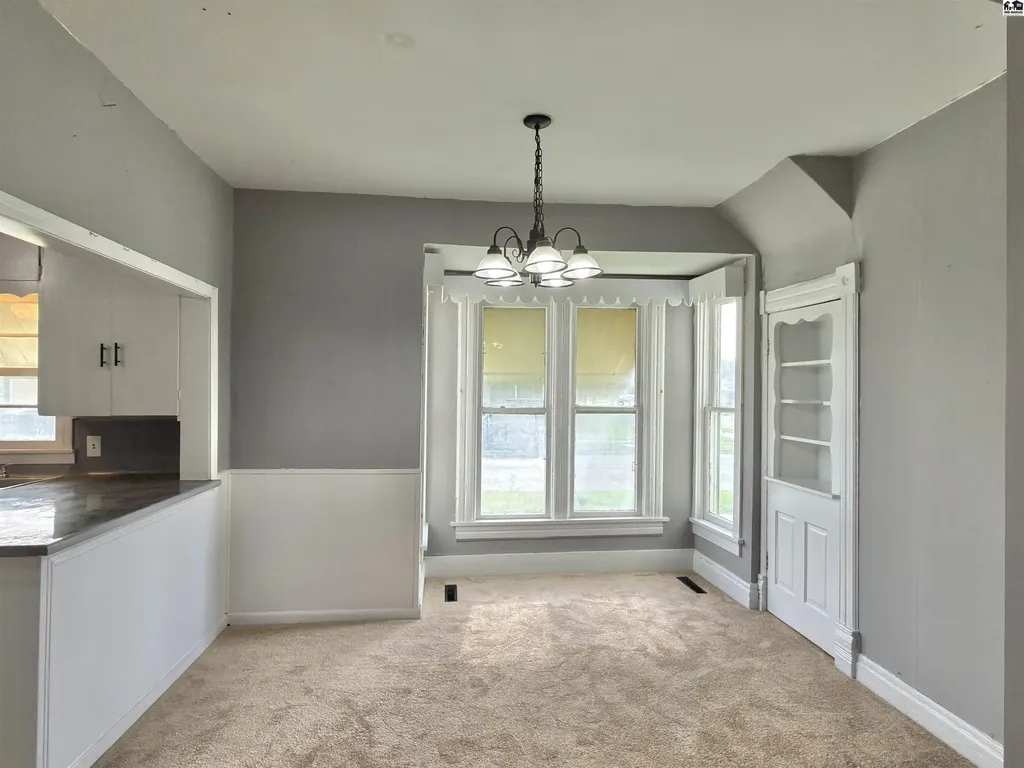 327 W 7th Avenue Hutchinson KS 67501
