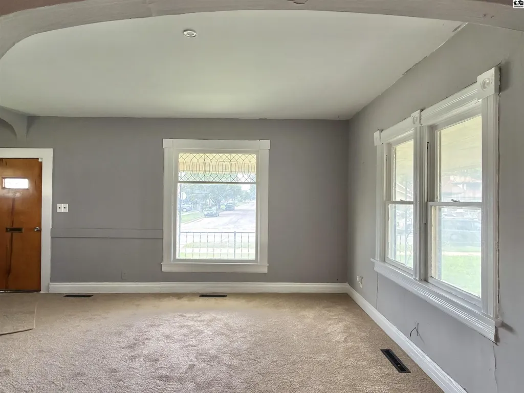 327 W 7th Avenue Hutchinson KS 67501