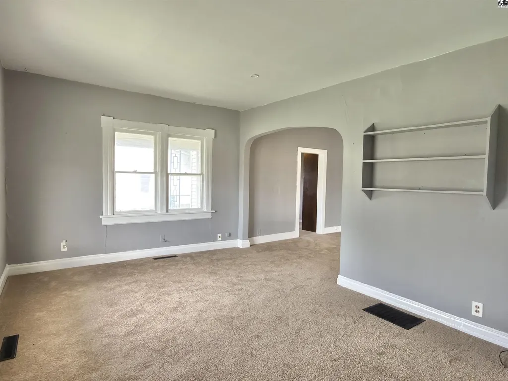 327 W 7th Avenue Hutchinson KS 67501