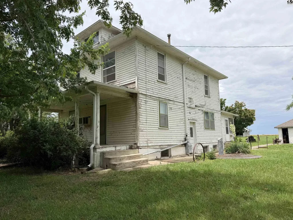 1190 90th Street Peabody KS 66866