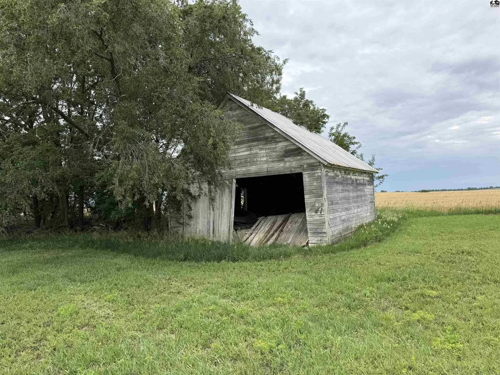 1190 90th Street Peabody KS 66866