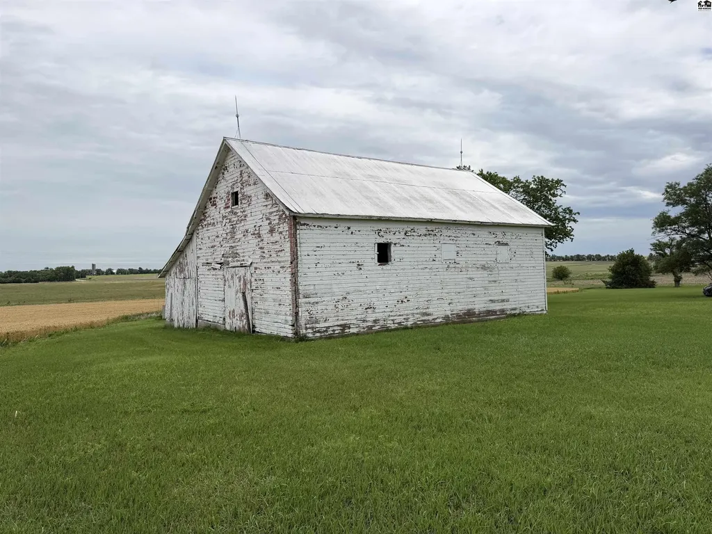 1190 90th Street Peabody KS 66866