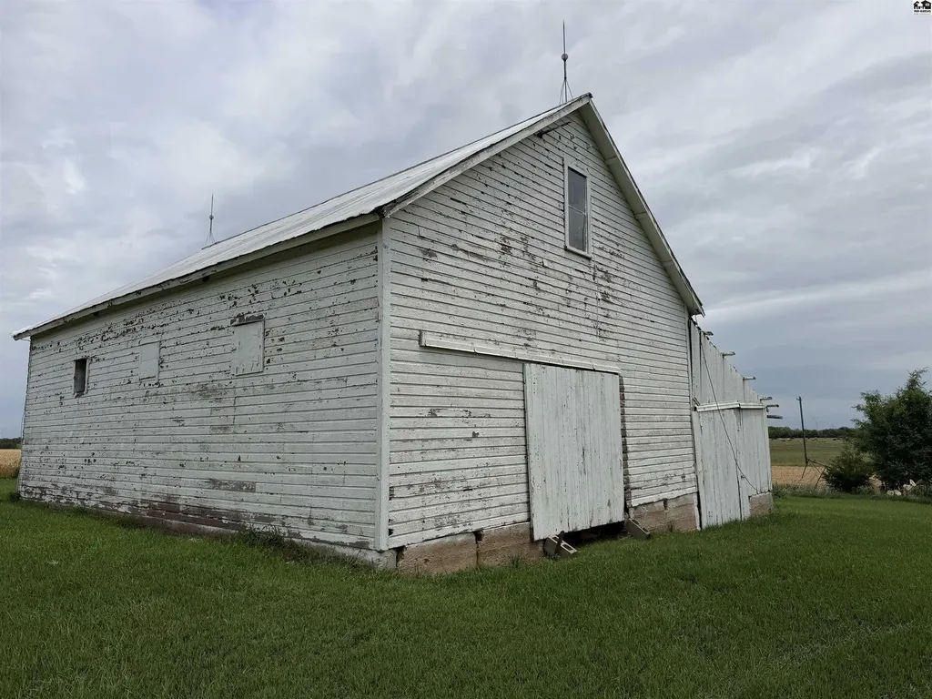 1190 90th Street Peabody KS 66866