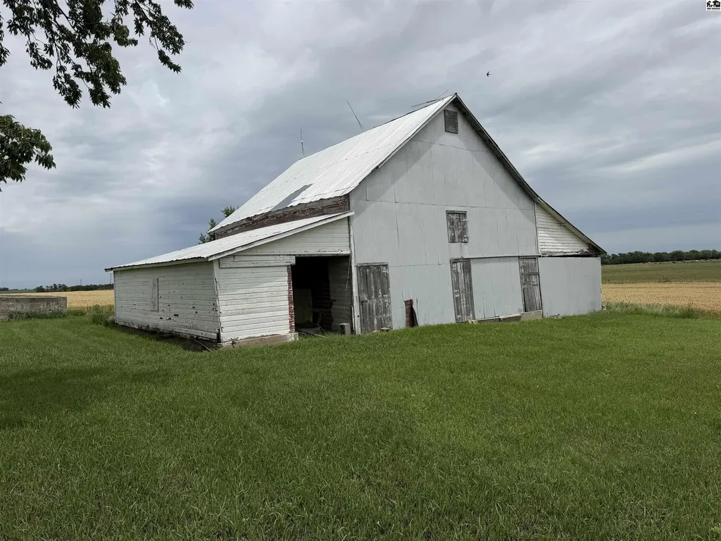 1190 90th Street Peabody KS 66866