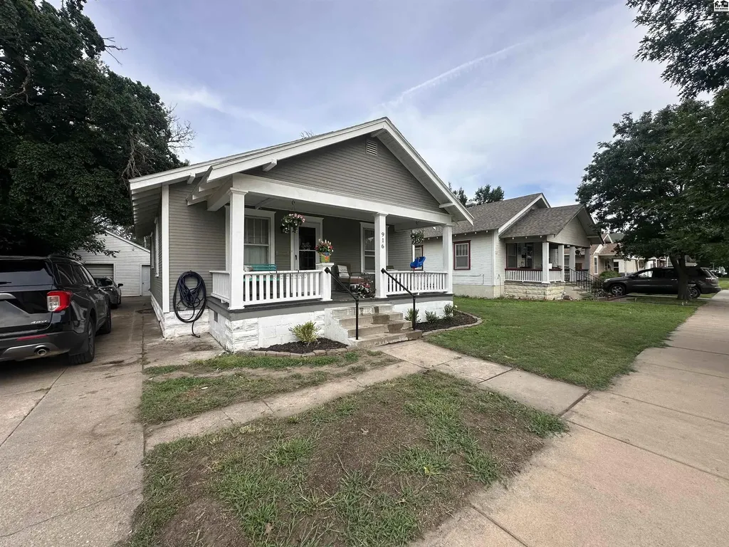 916 N Plum Street Hutchinson KS 67501