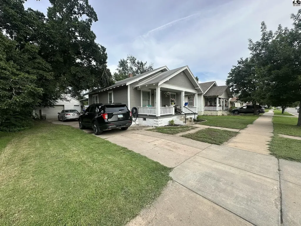 916 N Plum Street Hutchinson KS 67501