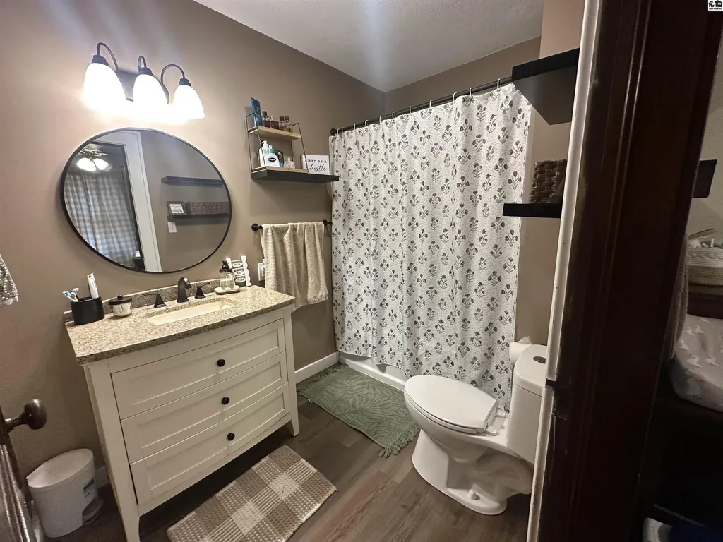 916 N Plum Street Hutchinson KS 67501
