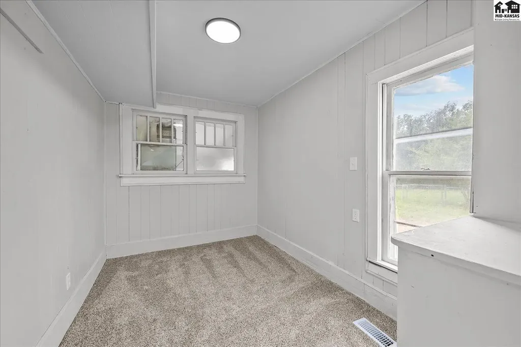 2627 E 2nd Hutchinson KS 67501