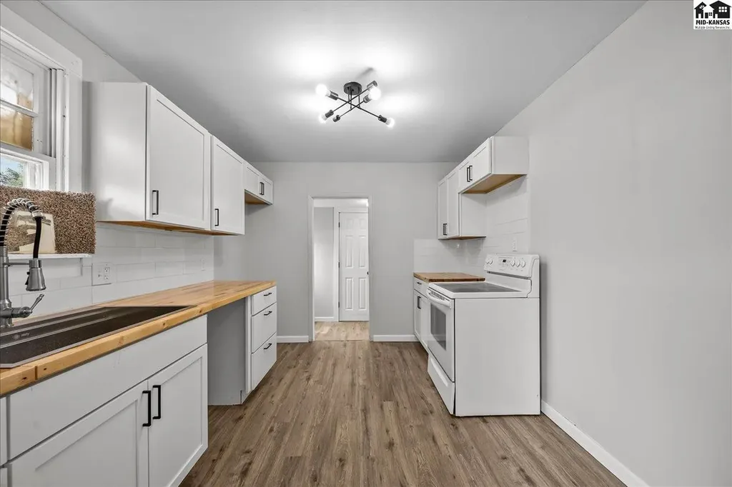 2627 E 2nd Hutchinson KS 67501