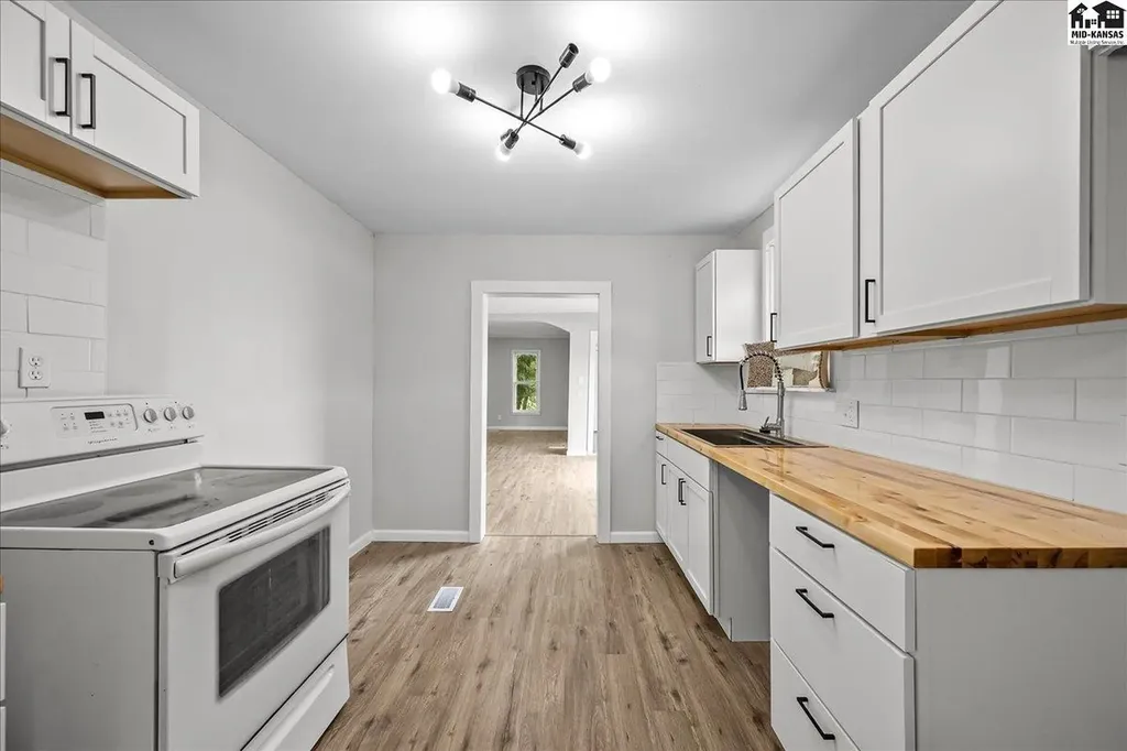 2627 E 2nd Hutchinson KS 67501