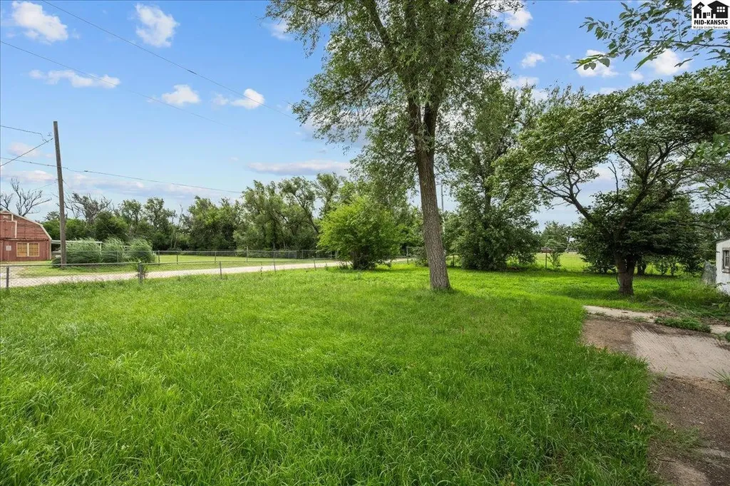 2627 E 2nd Hutchinson KS 67501