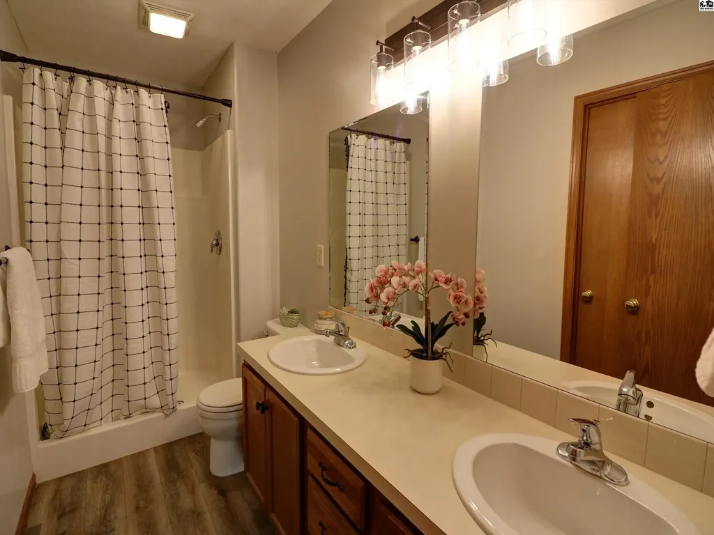 113 Brookview Court Hutchinson KS 67501